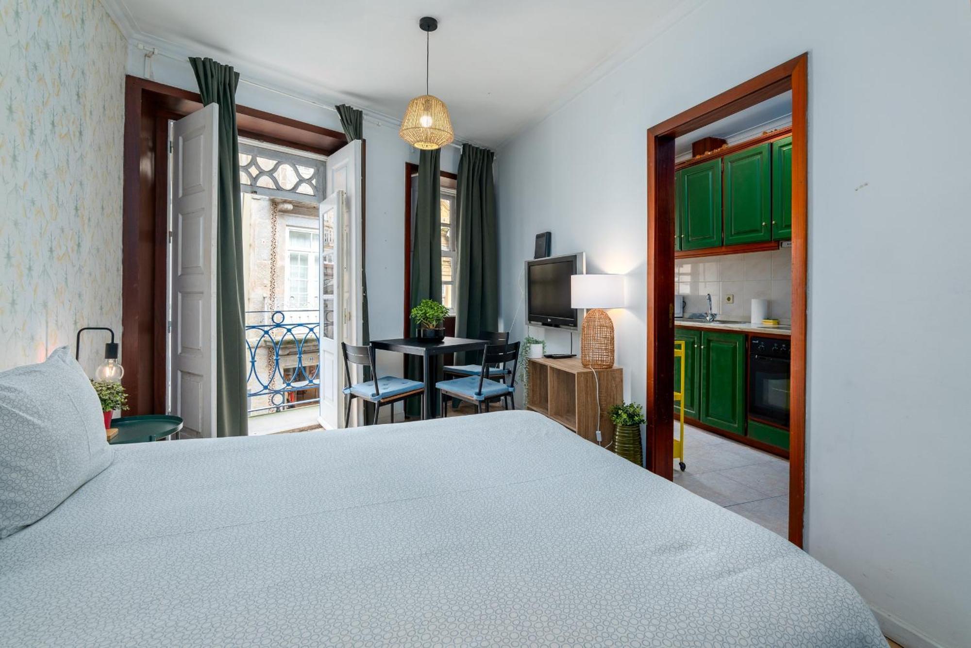 Renovated Feb25 Clerigos Cozy Balcony With Self Check In Apartman Porto Kültér fotó