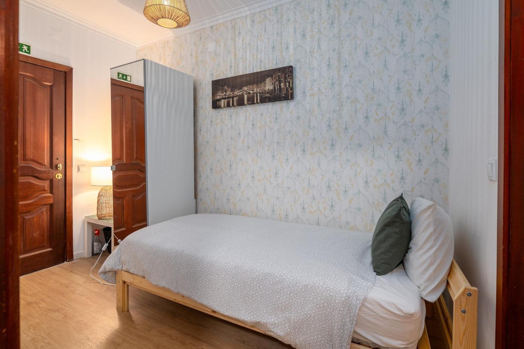 Renovated Feb25 Clerigos Cozy Balcony With Self Check In Apartman Porto Kültér fotó