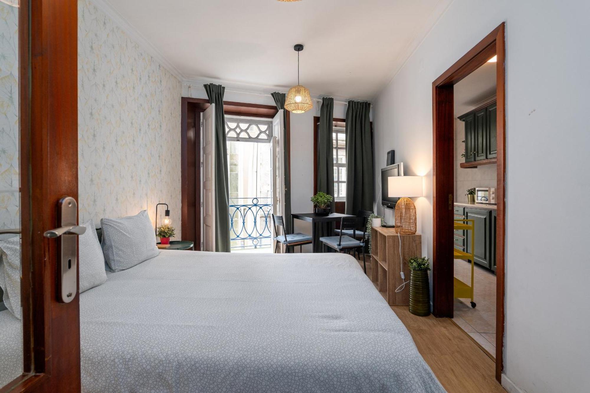 Renovated Feb25 Clerigos Cozy Balcony With Self Check In Apartman Porto Kültér fotó