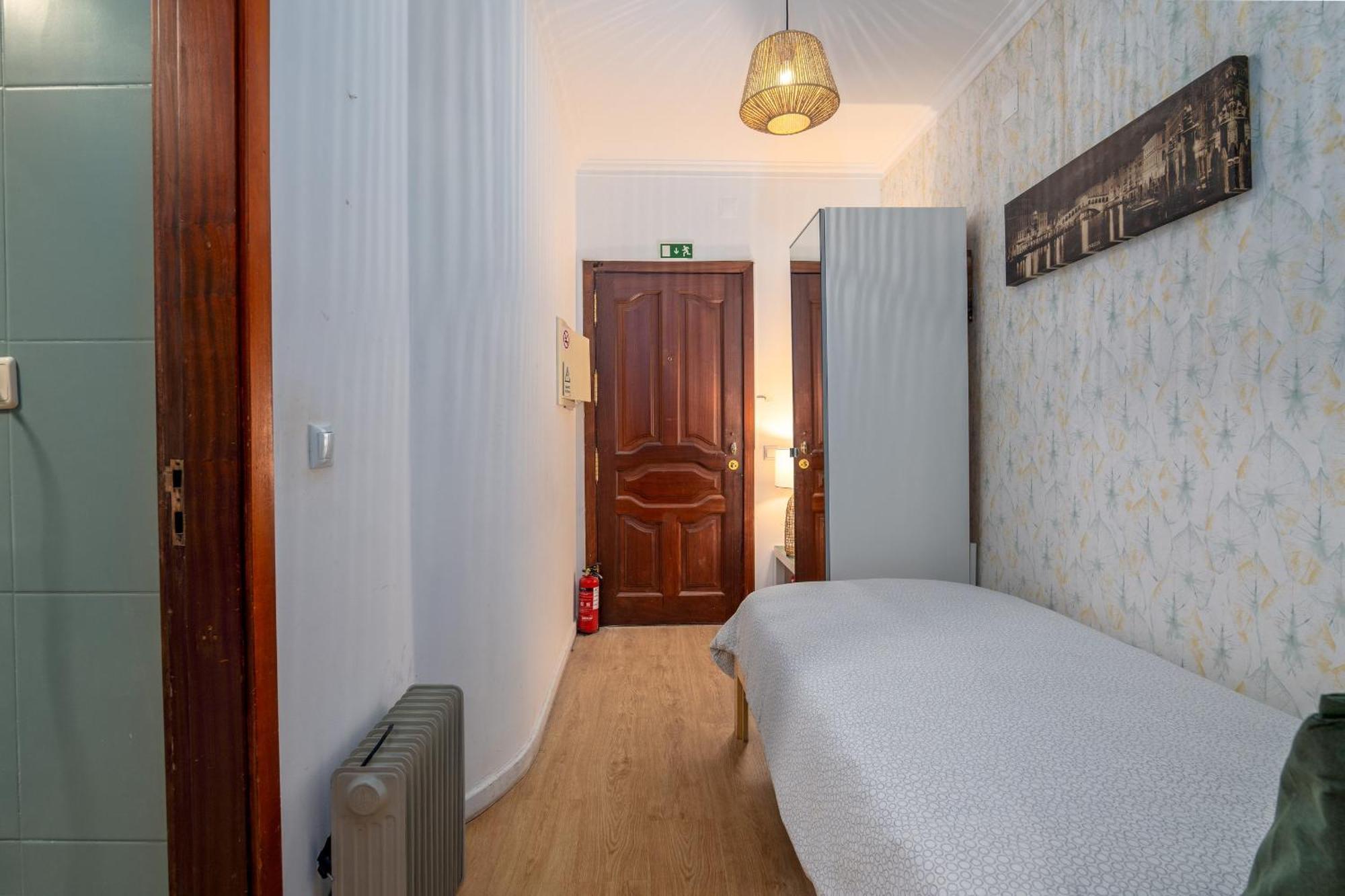 Renovated Feb25 Clerigos Cozy Balcony With Self Check In Apartman Porto Kültér fotó