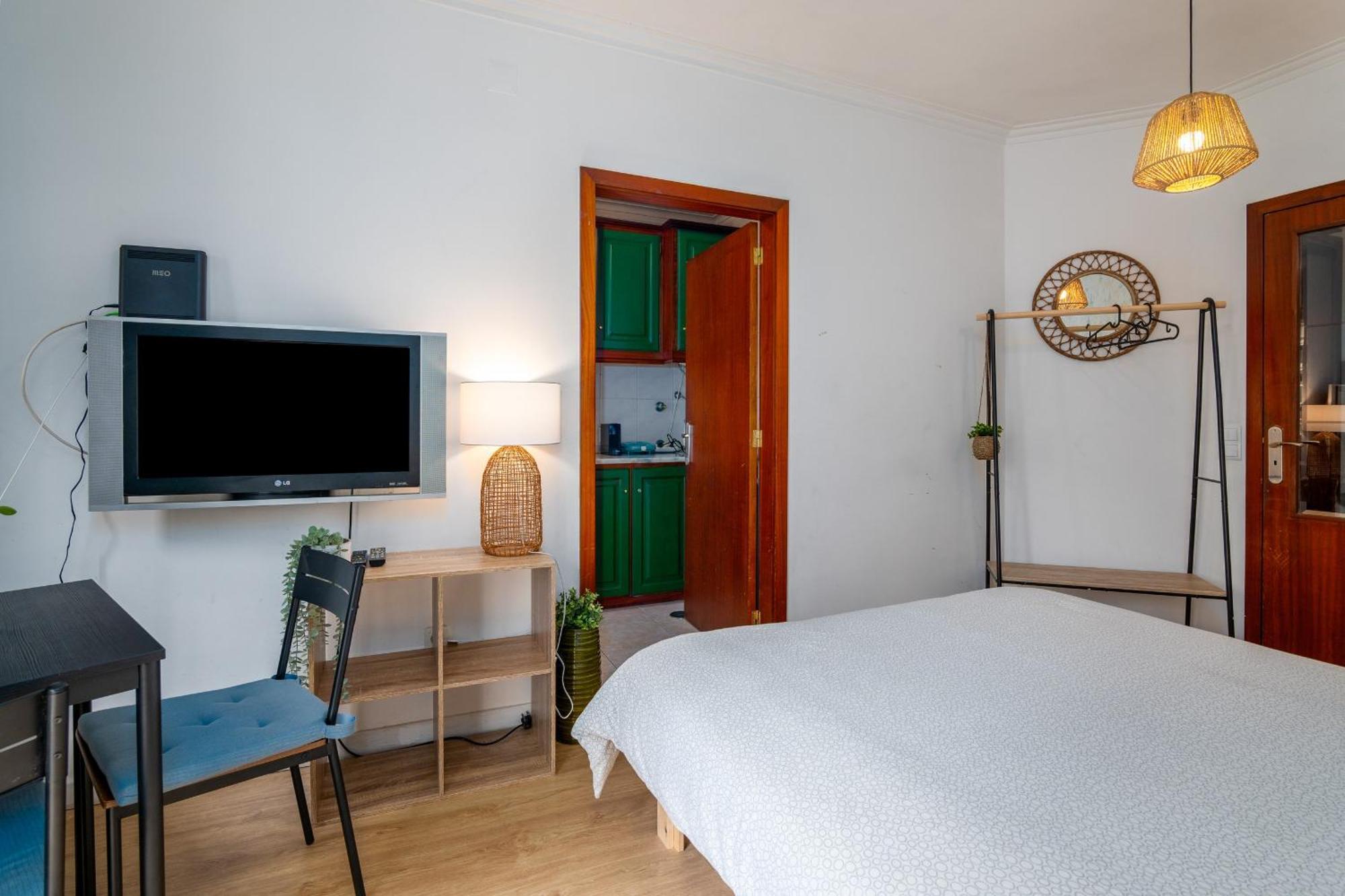 Renovated Feb25 Clerigos Cozy Balcony With Self Check In Apartman Porto Kültér fotó